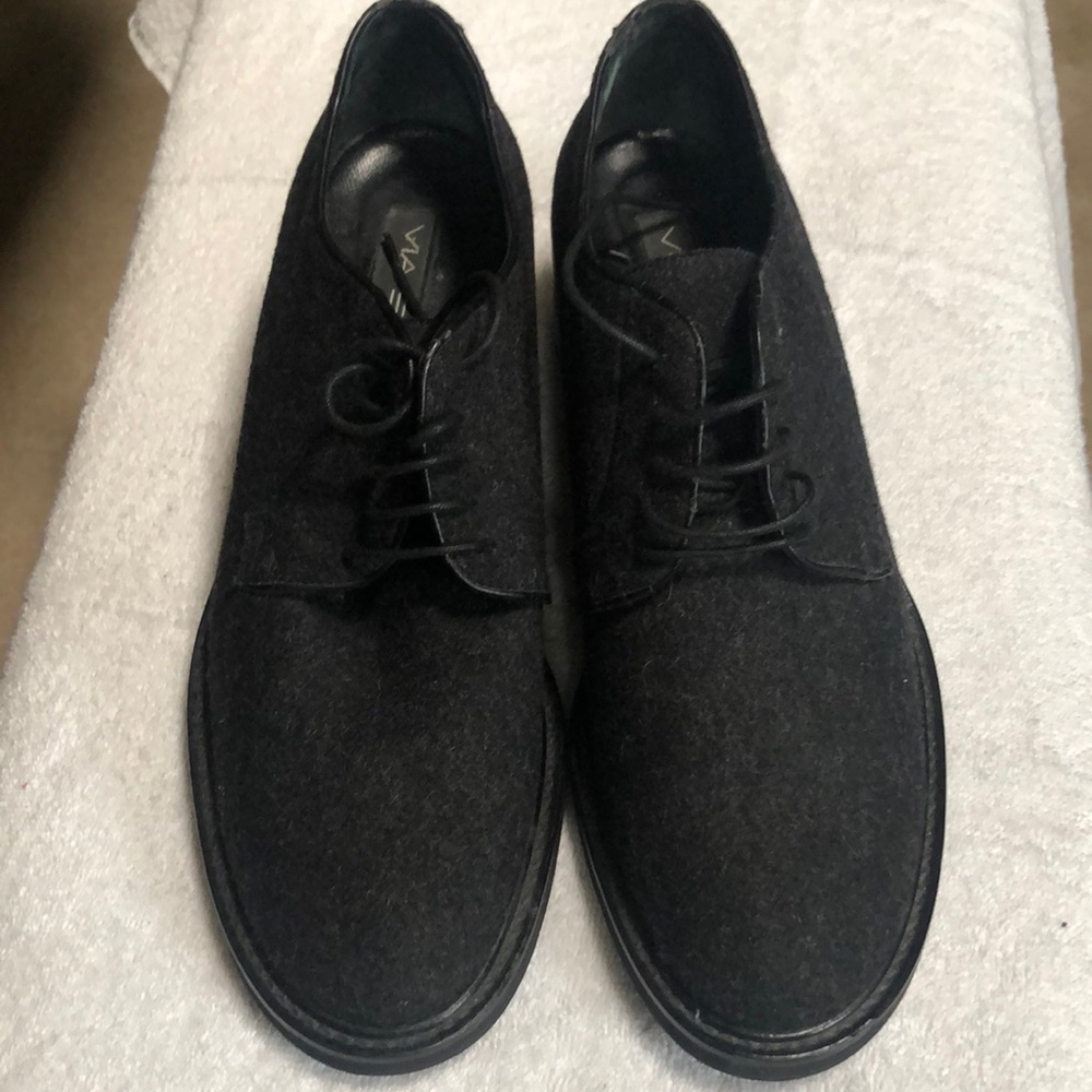 Women’s Via spiga women’s dark grey lace up size 9.5. Excellent condition!